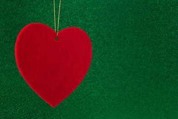 Obraz premium cuore rosso su sfondo verde