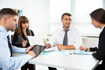 Obraz premium Business people working on new project