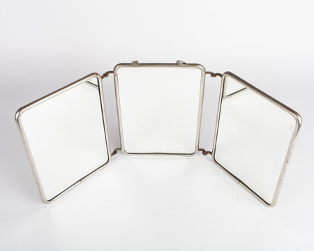Image vintage.  Miroir triptyque barbier voyage vintage 1950 ou ant&eacute;rieur
