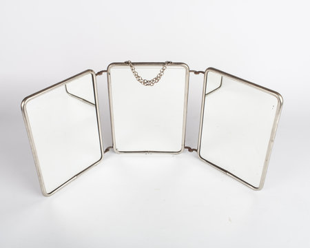 Image vintage.  Miroir triptyque barbier voyage vintage 1950 ou ant&eacute;rieur