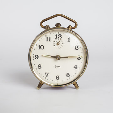 Image vintage. Ancien réveil Japy, mécanique, déco vintage année 50, french antique clock