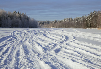 Fototapeta na wymiar Tracks on snow