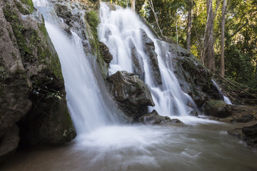 Fototapeta na wymiar Pa Ka Yor Waterfall, Chongkaeb Sub-District, Phop Phra, Tak, Thailand