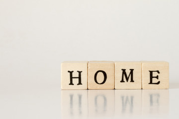 ホーム、HOMEと書かれたブロック