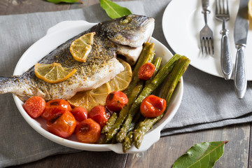 Baked fish with asparagus and cherry tomatoes