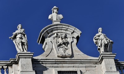 Palacio Real o de Oriente de Madrid , residencia oficial del rey de España