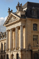 Fototapeta na wymiar Façade néoclassique du Palais des ducs de Bourgogne, France