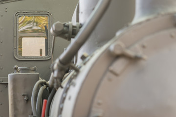 Obraz premium Nahaufnahme einer alten Dampflokomotive