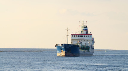Fototapeta premium ship sails on the sea.