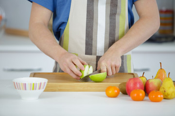 Obraz na płótnie Canvas fresh vegetables and chopping board