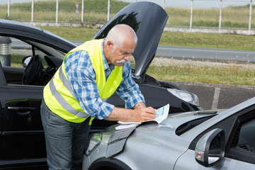 senior establishing friendly report after trafic accident