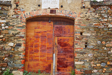 Old grunge iron rusted door