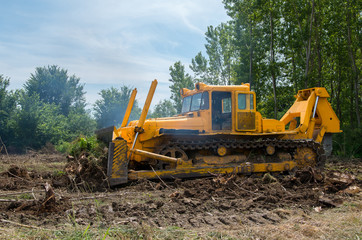 Bulldozer. Mechanical Site Preparation for Forestry. Heavy-duty construction for increased shearstress on tracts with increased roots and stumps. 