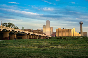Fototapeta premium Dallas Skyline in the Evening