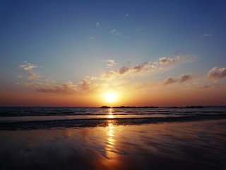 Sonnenuntergang am Meer - 127443185