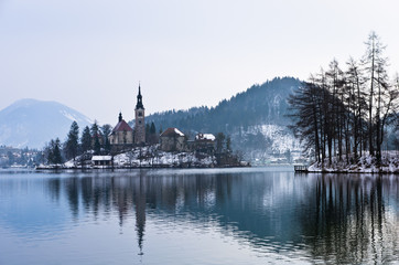 Fototapeta na wymiar Winter morning on lake Bled at slovenian alps, Slovenia