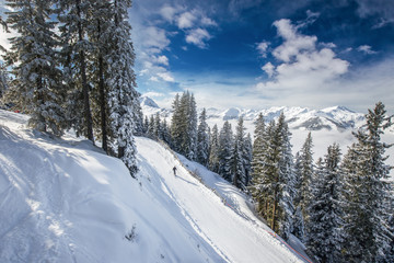 Obraz premium Skiiers in Kitzbühel ski resort, Tyrolian Alps, Austria