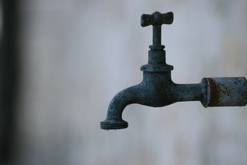 alter Wasserhahn