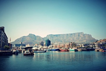 Kapstadt - Blick vom Hafen auf den Tafelberg - 127444771