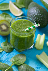 fresh green smoothie on wooden surface