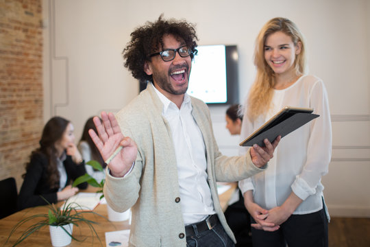 Co-workers charing ideas