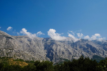 In Wolken geh&uuml;llte Berge