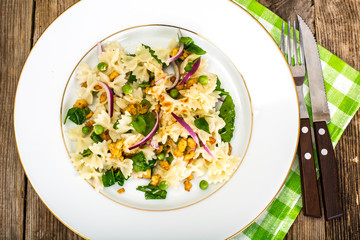 Pasta Salad with Arugula, Chicken and Red Onion
