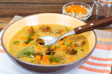 Pea Soup with Carrots and Croutons