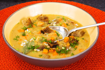 Pea Soup with Carrots and Croutons