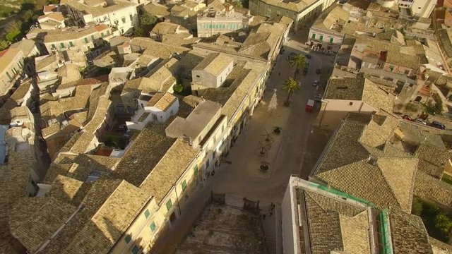 pulling back from Ragusa Ibla piazza over Saint George