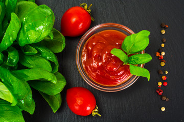 Green Fresh Basil with Tomato Sause and Ketchup