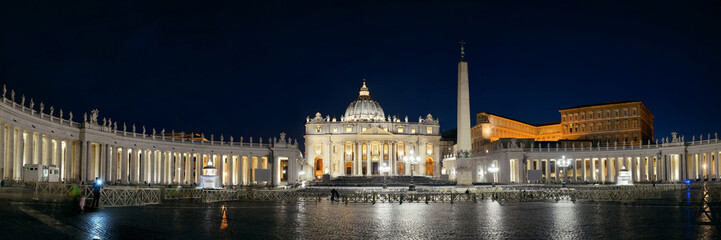 Fototapeta na wymiar St Peters Basilica at night panorama