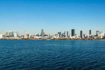Fototapeta premium Osaka, Yodogawa - 淀川と大阪の風景