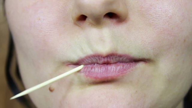 pick food from teeth with toothpick