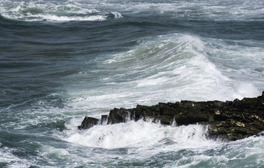 blue waves in the ocean