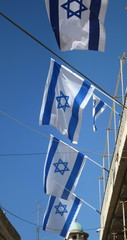 Jerusalem - Israelische Flaggen in einer Reihe