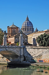 Fototapeta na wymiar Roma, il Tevere ed il Vaticano dal Ponte Vittorio Emanuele II