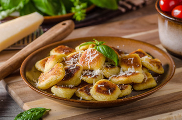 Crispy gnocchi with cheese and herbs