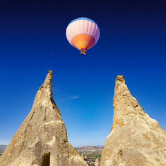 Fototapeta na wymiar Hot air balloon flies in Cappadocia, Turkey