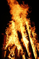Lagerfeuer bei Nacht / Campfire at night
