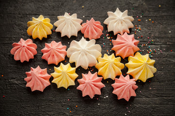 Fototapeta premium meringue with sugar candies on a black background