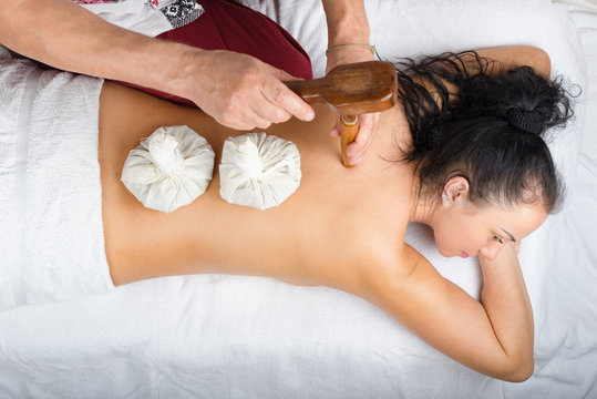 Thai massage. Tok-sen Therapy. Stock Photo | Adobe Stock