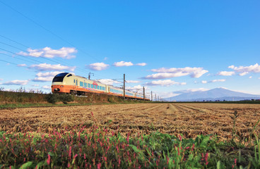 秋の羽越本線　特急列車