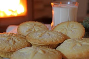 Warm Mince Pies 