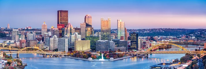 Crédence de cuisine en verre imprimé construction de la ville Pittsburgh, Pennsylvanie skyline au crépuscule. Située au confluent des rivières Allegheny, Monongahela et Ohio, Pittsburgh est également connue sous le nom de &quot City of Bridges&quot 
