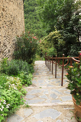Pyénées o-Orientales - Olette - Hameau d'Evol - Escalier dans le village