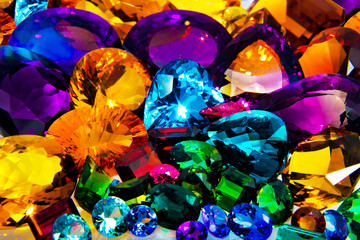 gemas esmeraldas zafiros diamantes rubies cristales cuarzos amatista granates citrinos  Emerald...