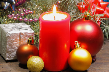 Adventskerze, Weinachtsdekoration, Tannengrün