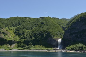 知床半島カムイワッカの滝付近
