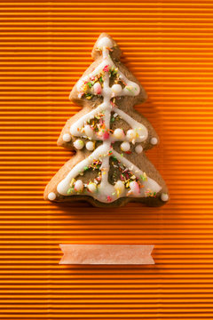 Postcard with the image of a Christmas tree cookie